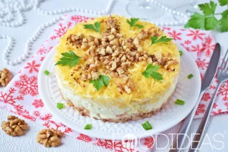 Салат с ананасом и куриной грудкой слоями: рецепт с фото 
