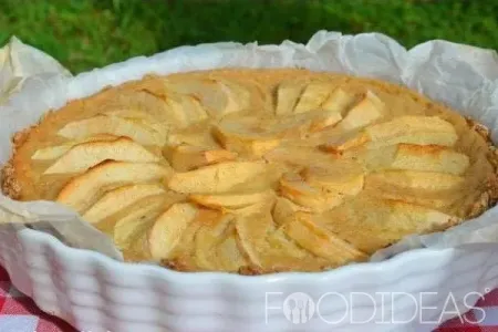 Пирог с яблоками и йогуртом