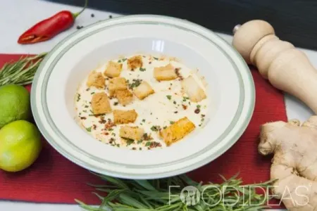 Легкий сырный суп с гренками для детского меню