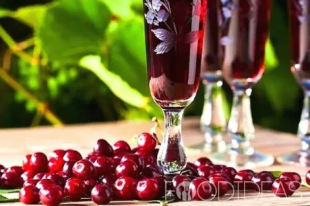 Рецепт домашнего вина из вишни с косточками в домашних условиях