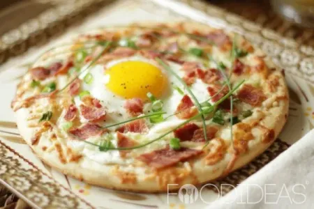 Мини-пицца с яйцом к завтраку: рецепт с фото