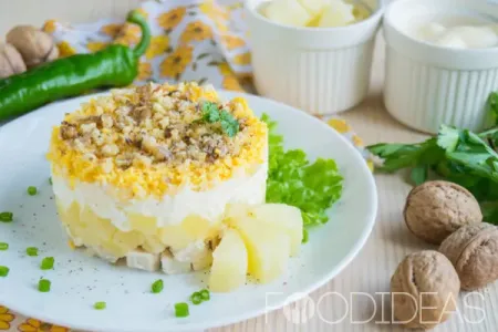 Салат с ананасом и курицей и сыром: пошаговый рецепт с фото