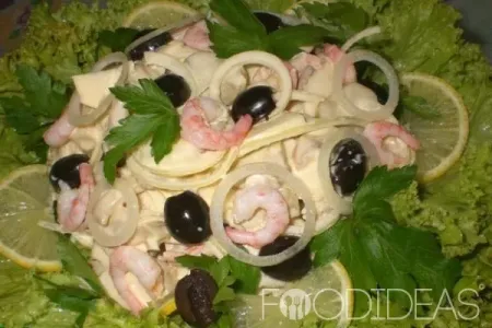 Салат с креветками и грибами