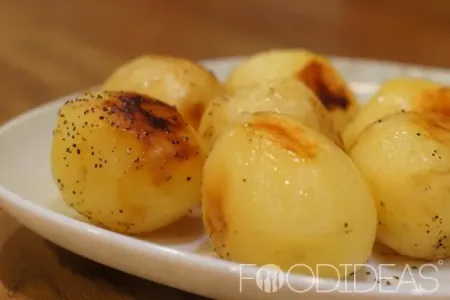 Запеченная картошка в мультиварке