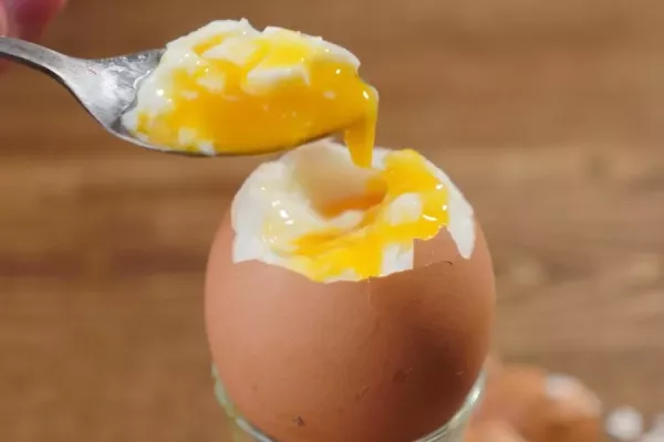Завтраки с яйцами всмятку: 10 рецептов для идеального утра